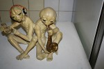 Aliens Paar sucht neues zu Hause siehe Bild 33 x 40 cm Berlin Alien Instrumente