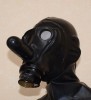 Gasmaske Latex schwarz mit Knebel und Penis Latexmaske