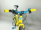 Gelb-Blaues Fahrrad für Ukraine-Hilfe